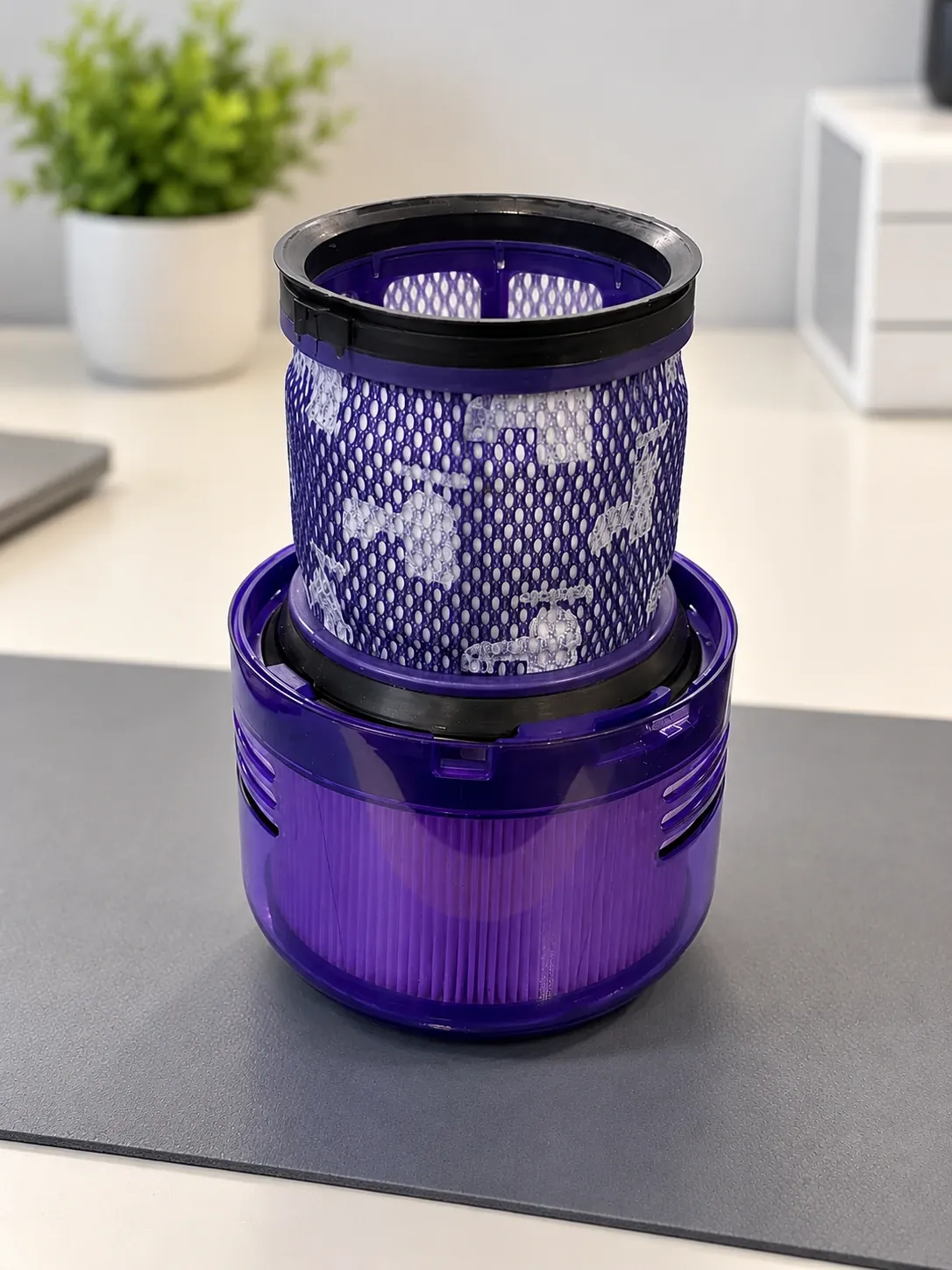 Filtr Dyson V15 nechte schnout pěnovou částí nahoru